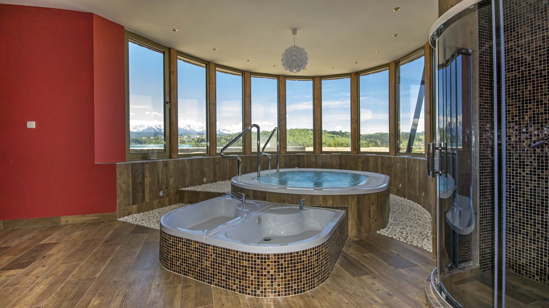 Mugavad voodid kaheinimesetoas Montenerero Resort & Spa-s